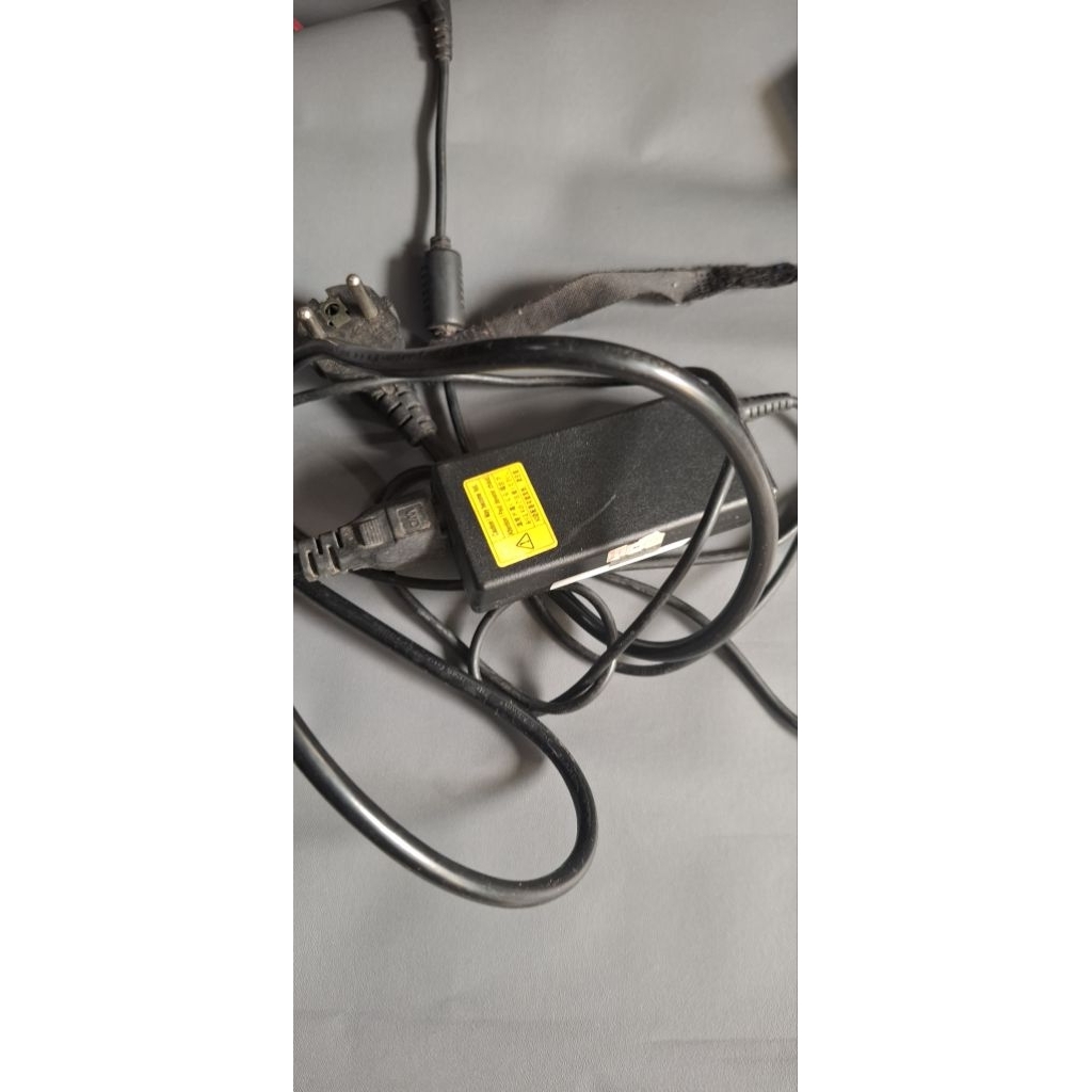 Adaptor Charger Laptop Notebook Netbook Second Bekas