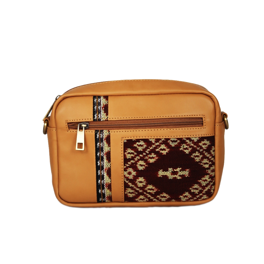 Tas Selempang Etnik Modern – Perpaduan Elegan Kulit Sintetis & Batik