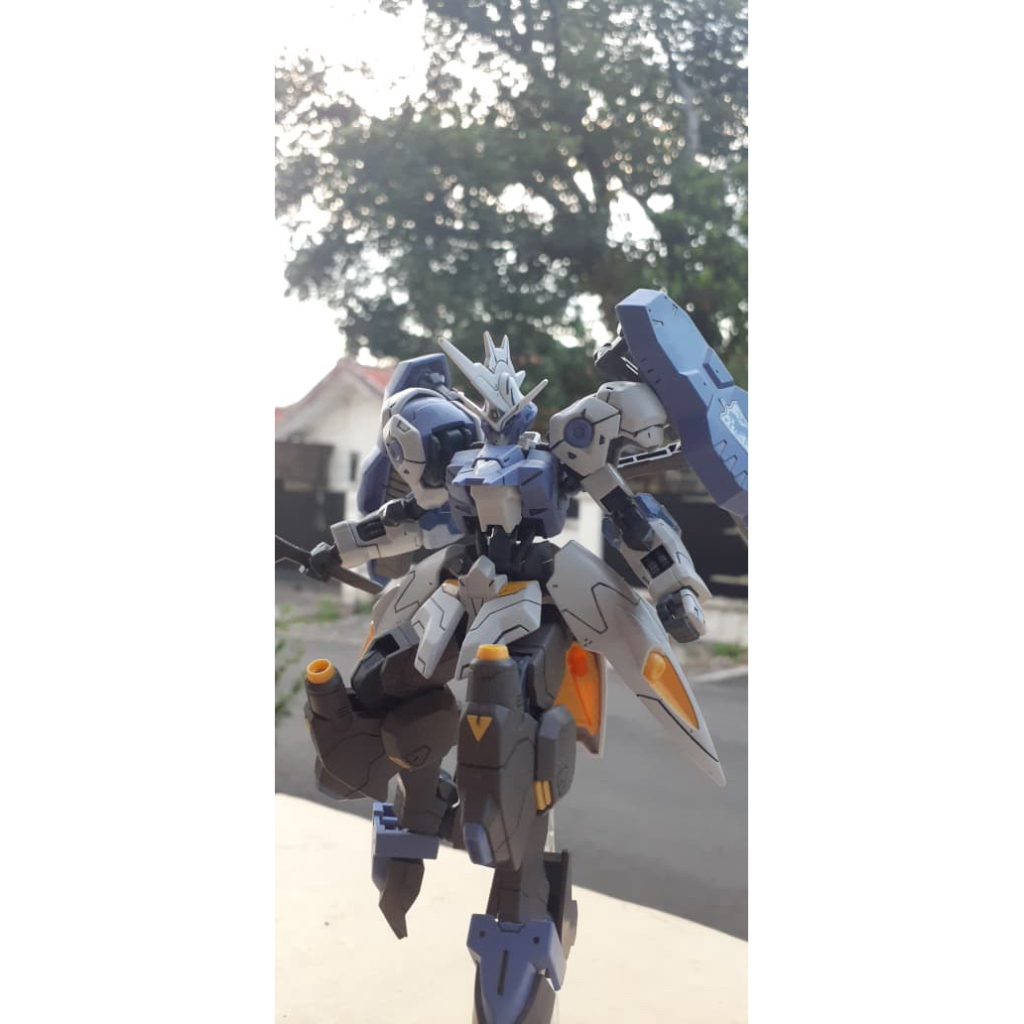 HG Gundam Kimaris Vidar by Bandai + action base gaelio