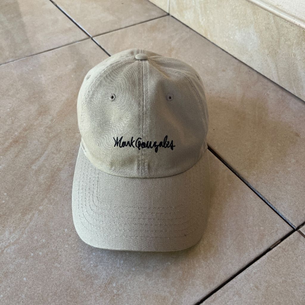 topi mark Gonzales warna coklat