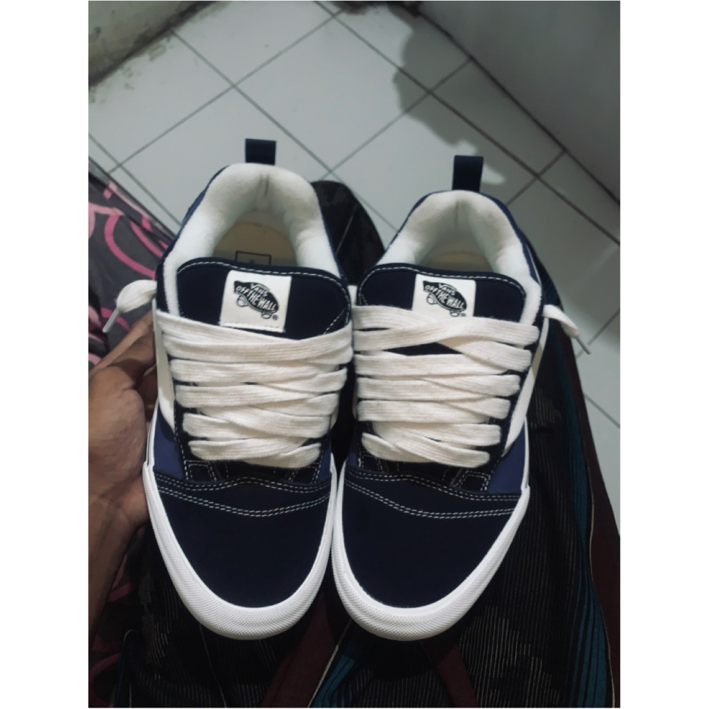 SEPATU GEMUK