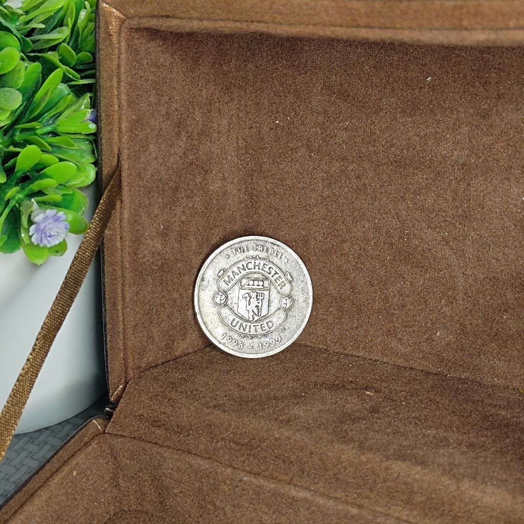 Vintage Coin 1998 - 1999 The Treble Manchester United