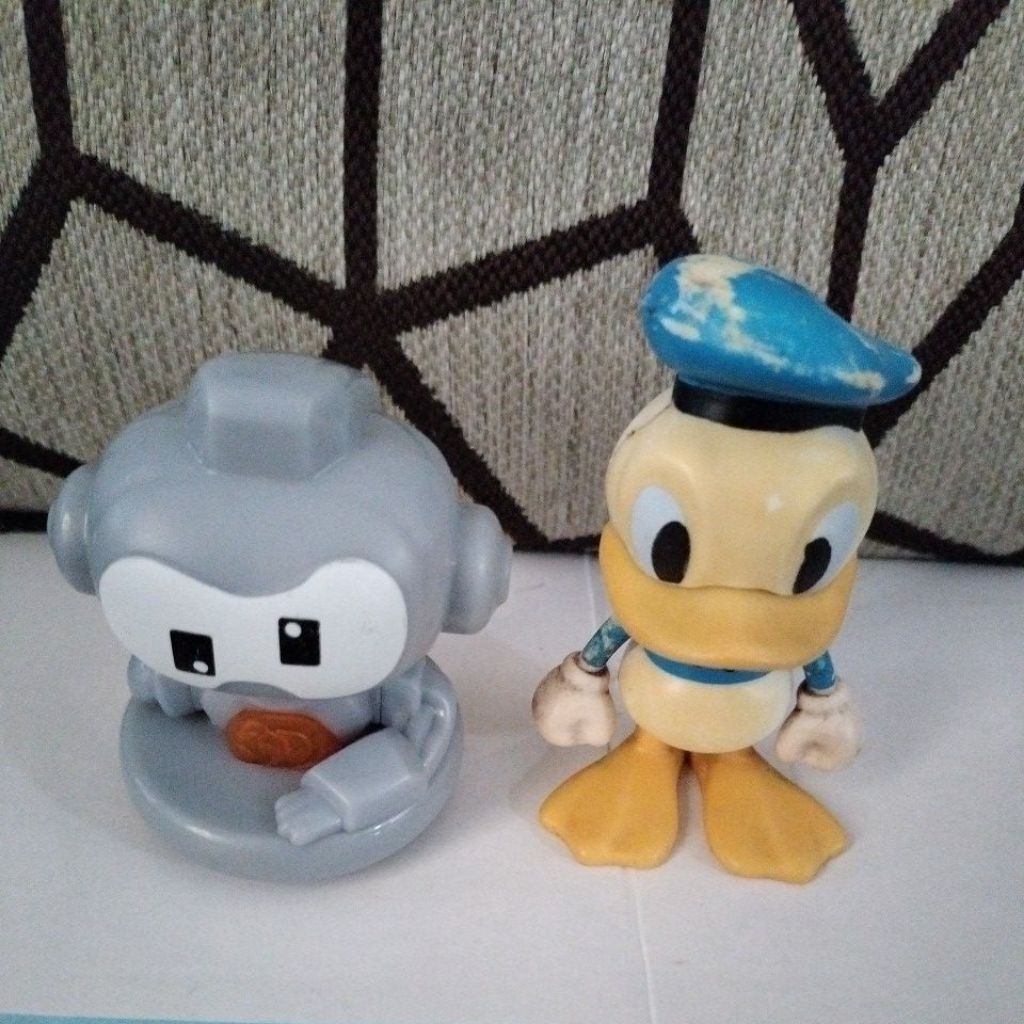 Robot Mainan dan Donald Duck Preloved Atau Second