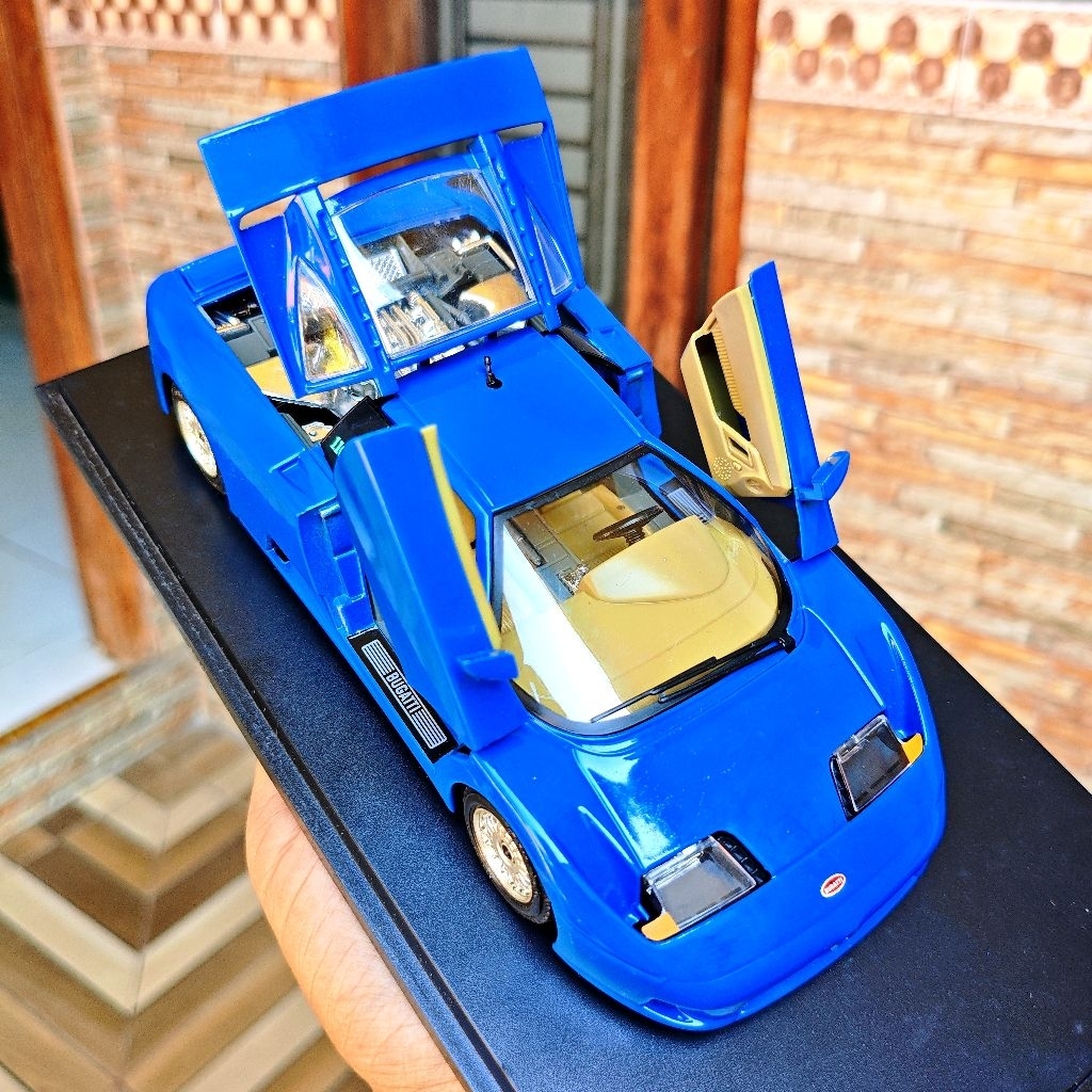 RARE ITEM VINTAGE Miniatur Diecast Burago Bugatti EB110 Blue 1991 Plus Box Akrilik