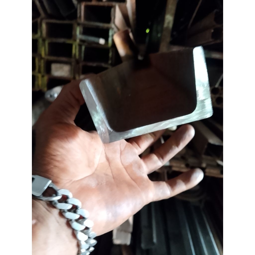 besi kanal unp 8cm x 4,5cm tebal 6mm pull panjang pareasi