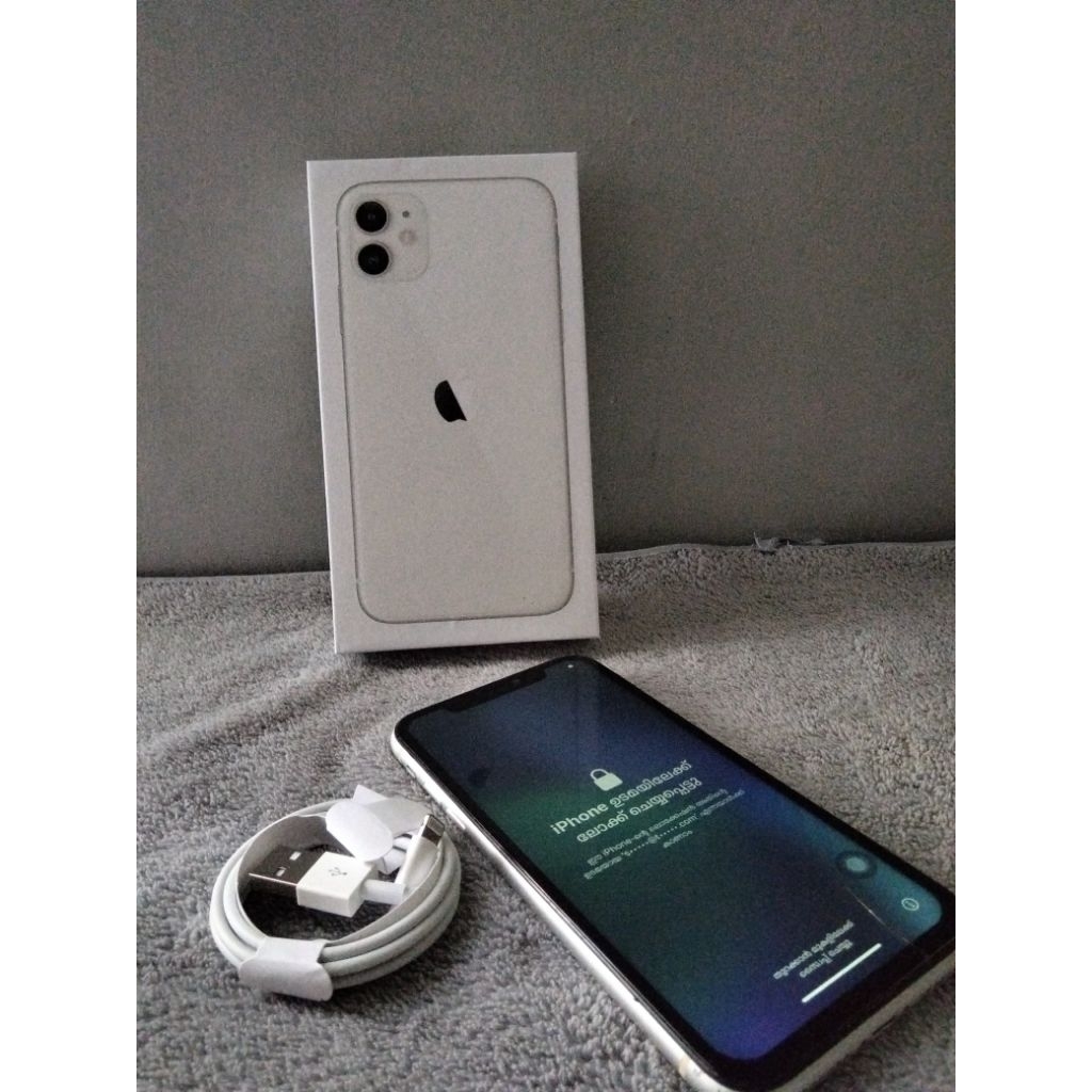 iPhone 11 White 64GB ( LOCK ICLOUD ) fullset