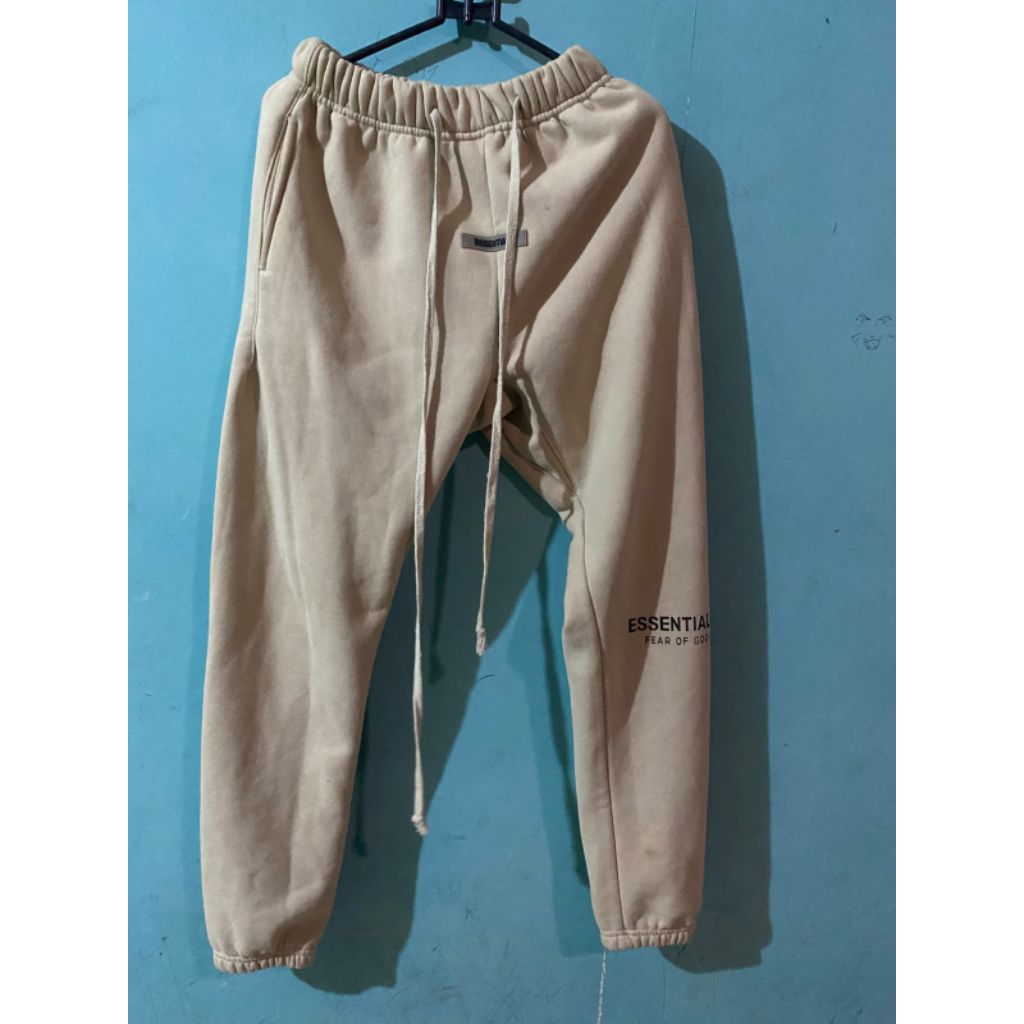 Fear of god sweatpants Essentials second