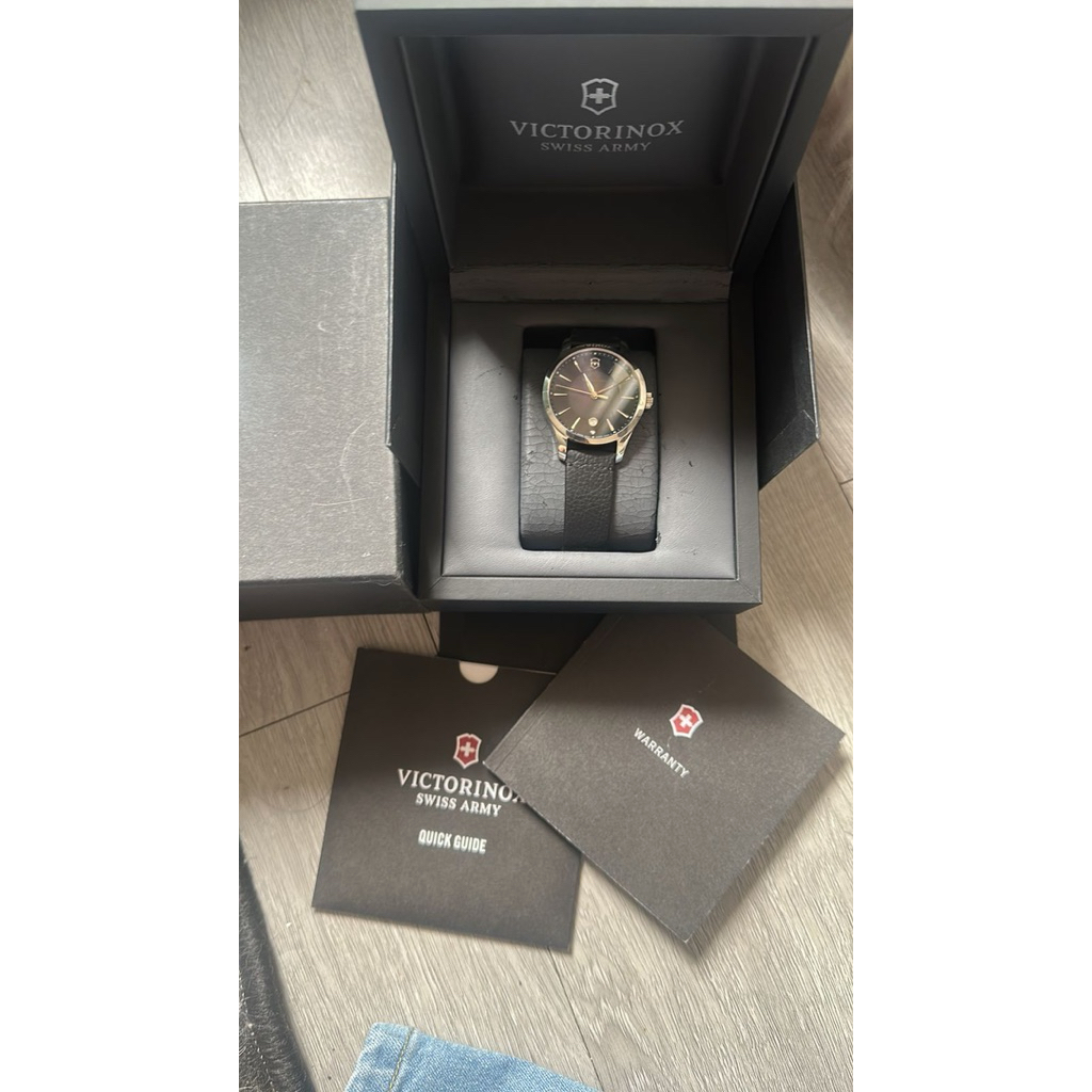 jam tangan swiss army victorinox