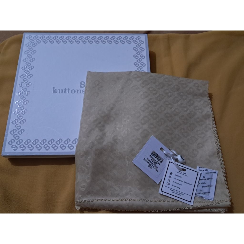 Buttonscarves Tapis Embos 2.0  warna Pale olive