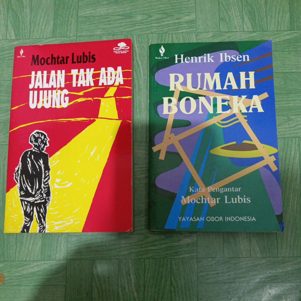 buku Jalan tak ada ujung dan rumah boneka oleh Mochtar Lubis variasi