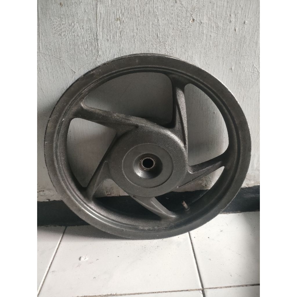 velg belakang Vario 125 old original