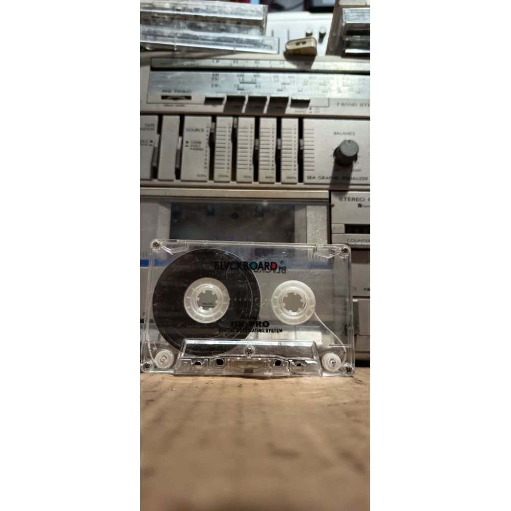 kaset pita H. Ona Sutra (terbayang bayang)