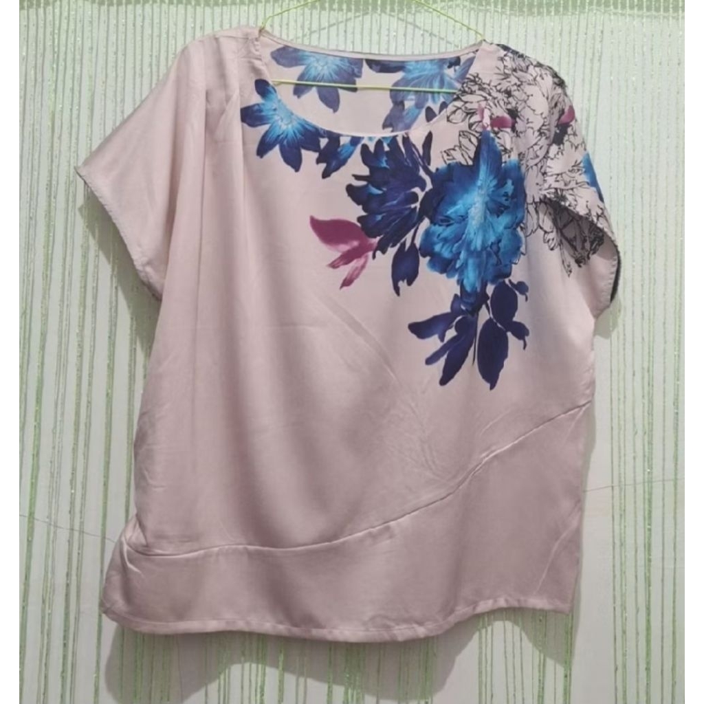 blouse blus wanita pink satin motif bunga lengan pendek, big size