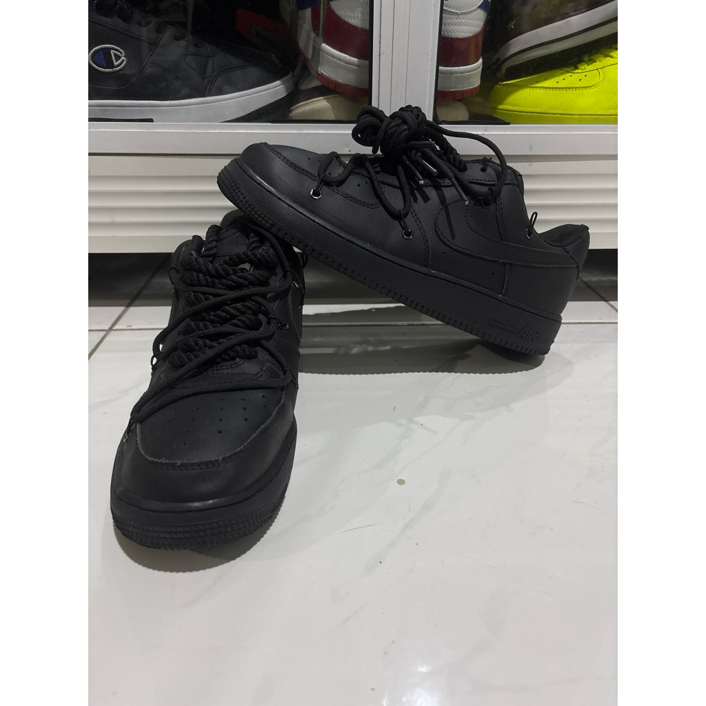 AF 1 “fullblack” size 43/27.5cm