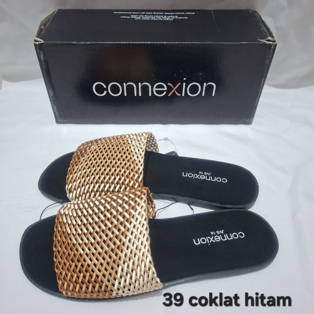 CONNECTION Sandal Hitam Jaring