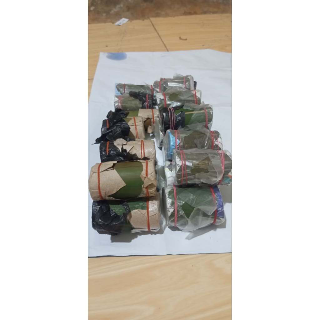 ulat bambu (isi 15 ekor)untuk mancing