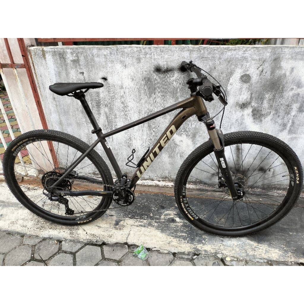 Sepeda MTB united Clovis 6.1