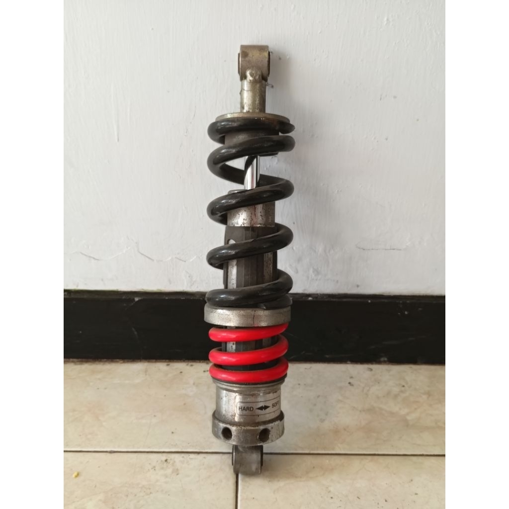 shock belakang dan box aki megapro mono