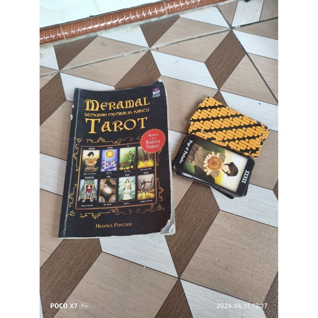 buku meramal semudah membalik kartu tarot second bekas