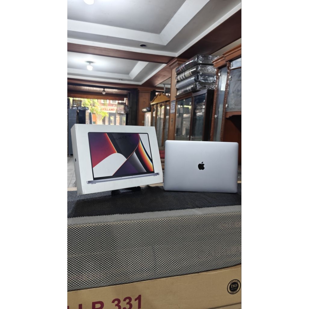 laptop apple MacBook pro 16 inch, i7, 16GB / 256GB, touch bar, batere awet