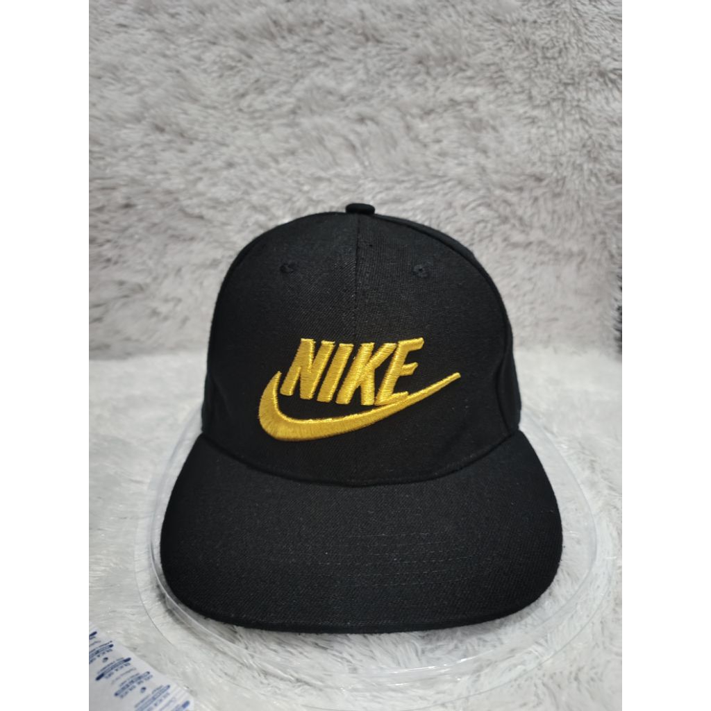 VINTAGE NIKE SNAPBACK ADJUSTABLE BLOCK LOGO GOLD EMBROIDERY HOLY GRAIL