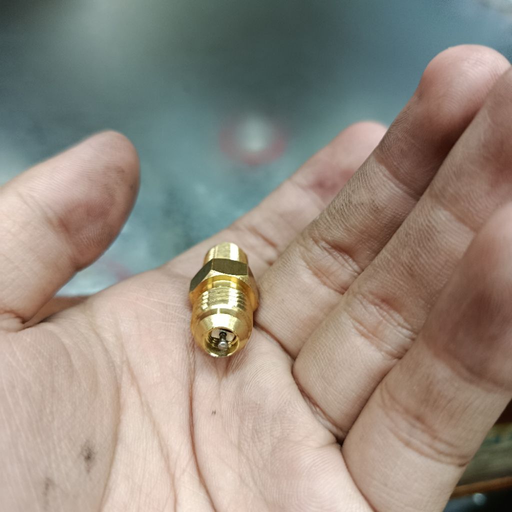 Nepel pentil 1/4"×3/8" NPT Kuningan