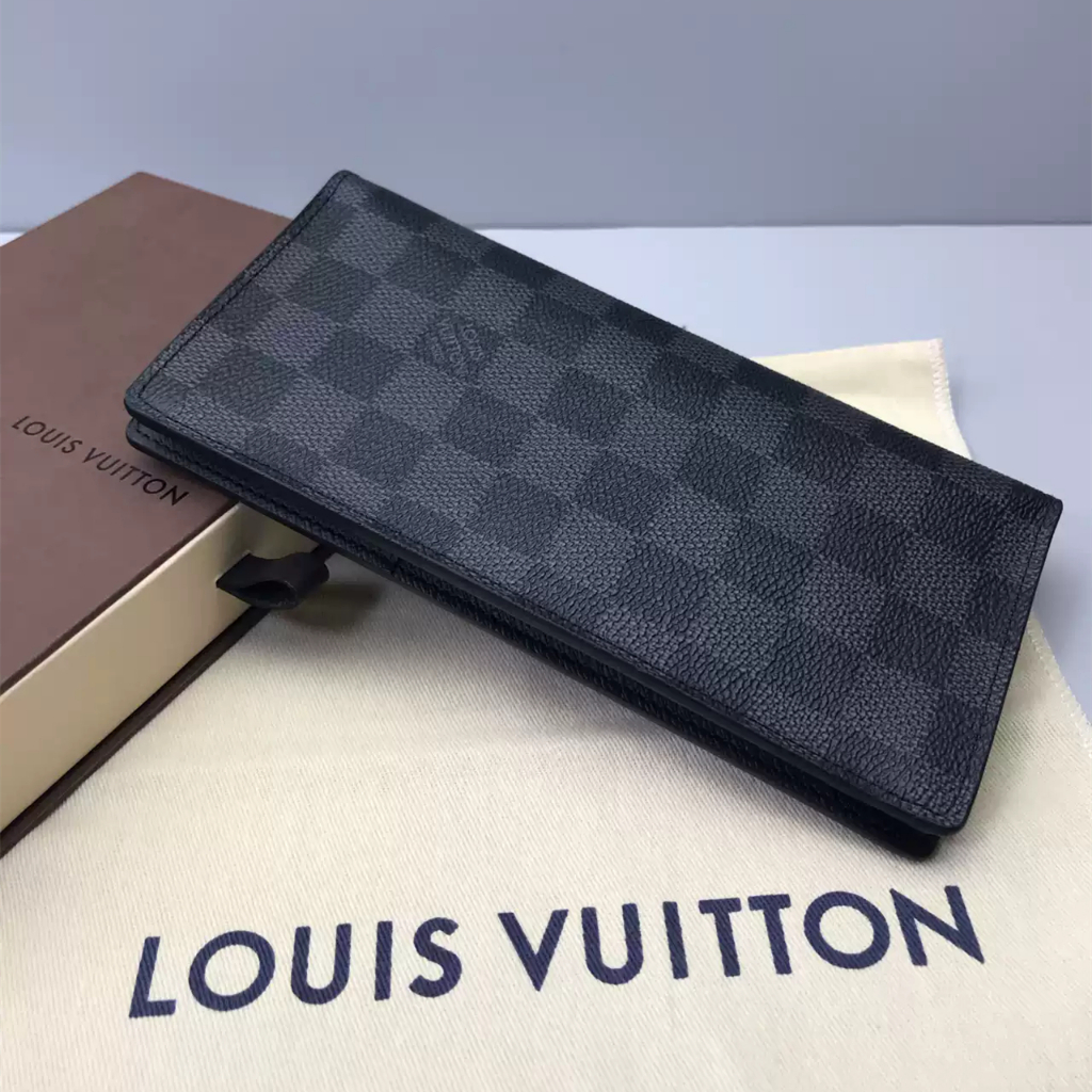 Dompet Louis Vuitton Brazza M66540 bekas dari Prancis, berbahan kanvas Damier Graphite biru hitam kh