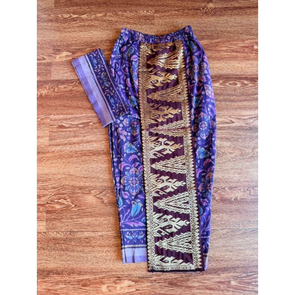 Kamen jadi (endek tepian songket)