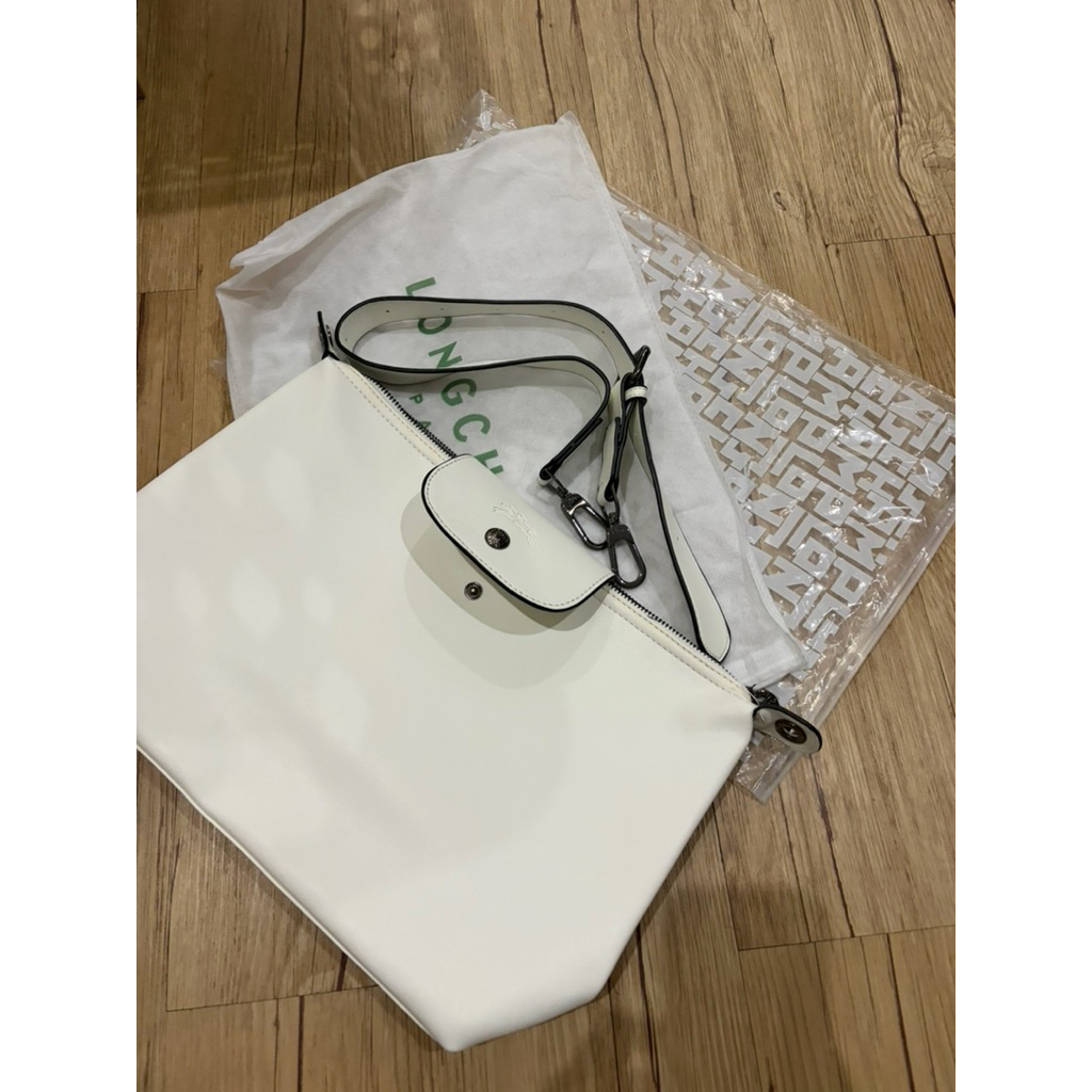 preloved LC hobo cuir white