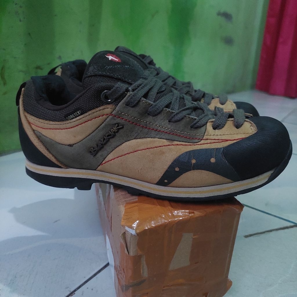 blackyak goretex sepatu gunung waterproof hiking trailrun