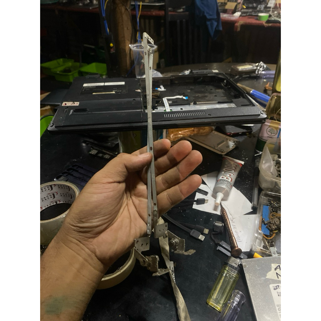 Engsel axioo mnc
