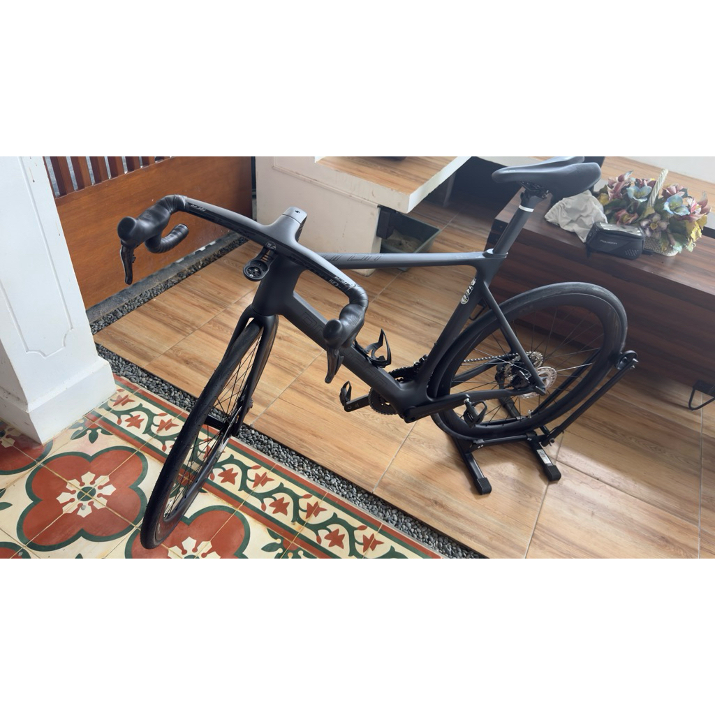 Polygon Helios A8X 2025 size L - Full Shimano Ultegra Di2 R8100 12S - Carbon Cockpit Vision - Like N
