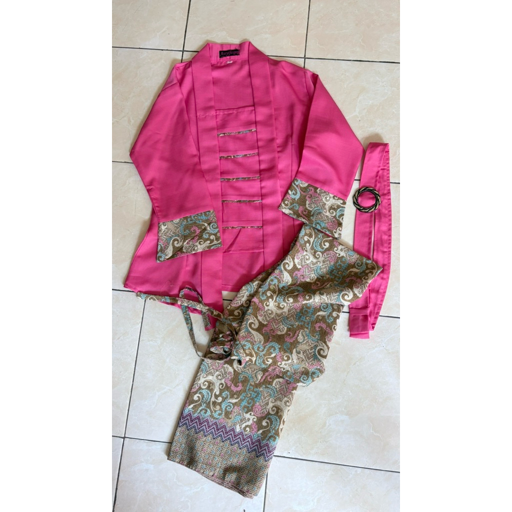 one set kebaya pink | kebaya kutu baru pink | rok lilit batik songket