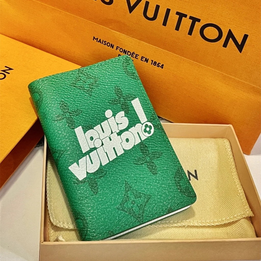 Dompet Louis Vuitton Pocket Organizer pre-owned dari Prancis, koleksi Capsule Series warna hijau (ko