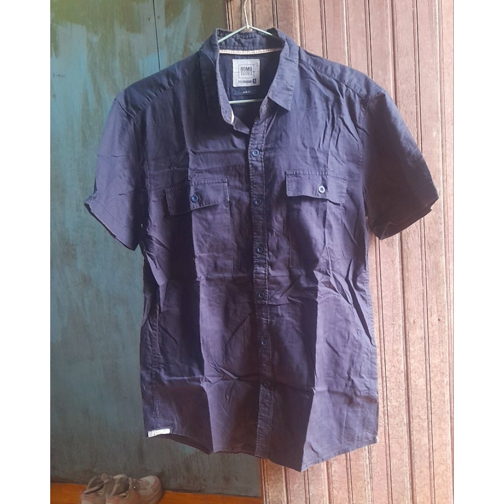 Kemeja Pendek Biru Slimfit Bombboogie