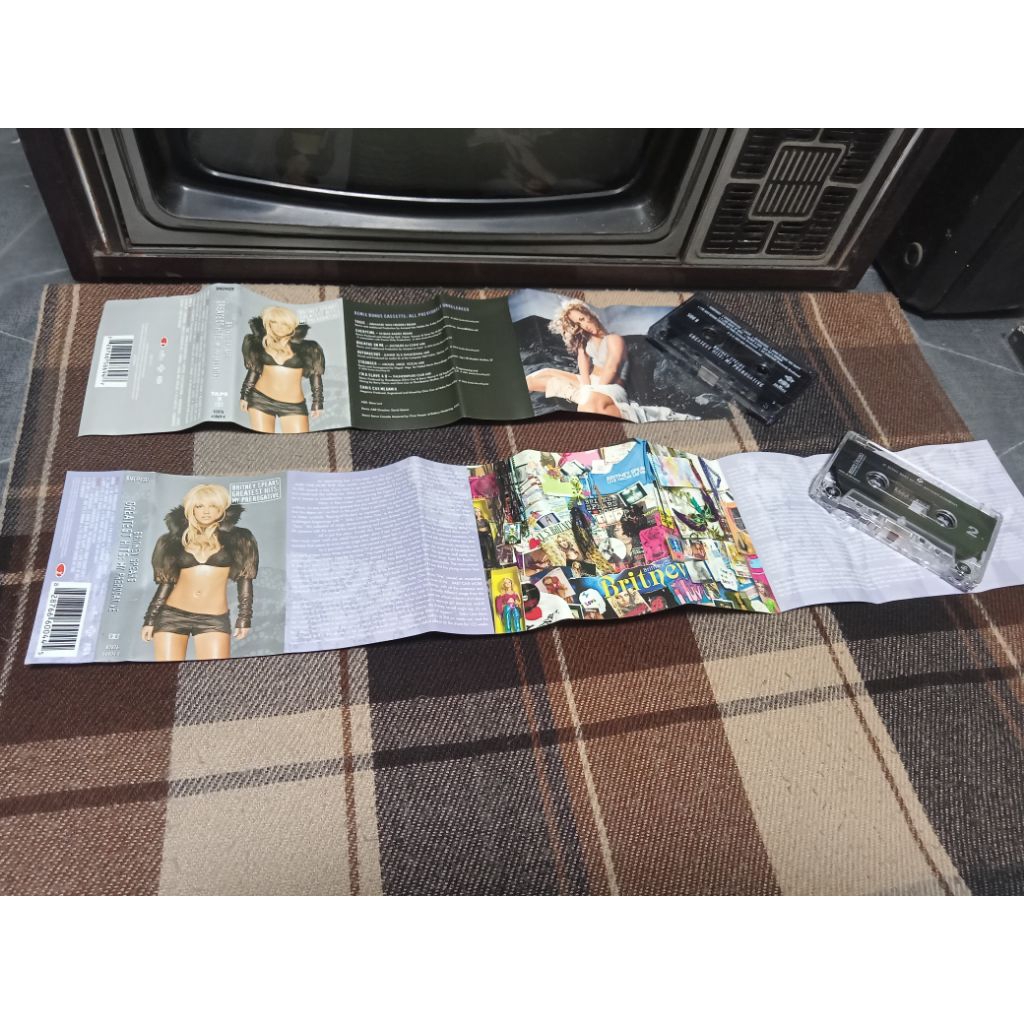 Kaset pita Britney Spears Album Greatest hits sepaket ( kaset 1 dan kaset 2 )