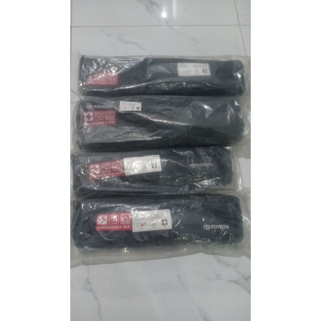 EMERGENCY KIT,SEGITIGA PENGAMAN,REFLEKTOR,PK3, MOBIL TOYOTA ORI COPOTAN