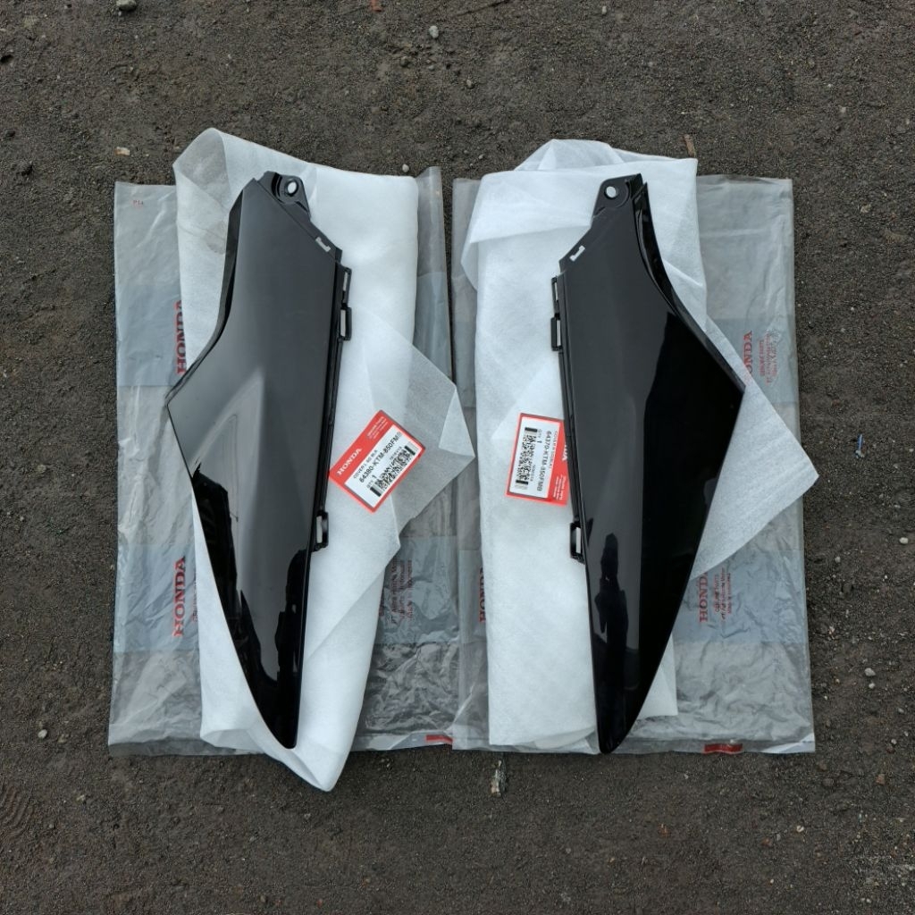 Cover R/L kanan kiri SD Hitam Supra X 125 sambungan body belakang set kanan kiri honda hitam supra x