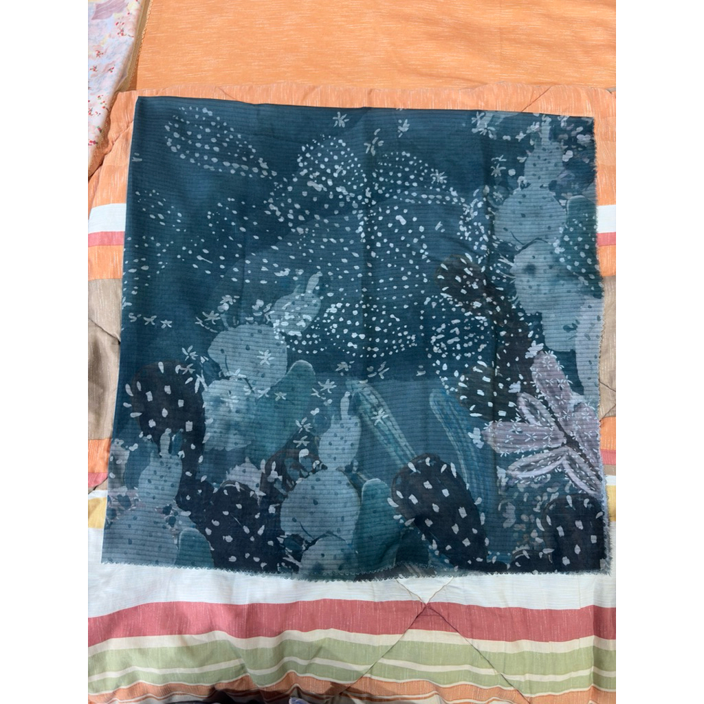 PRELOVED BUTTON SCARVES