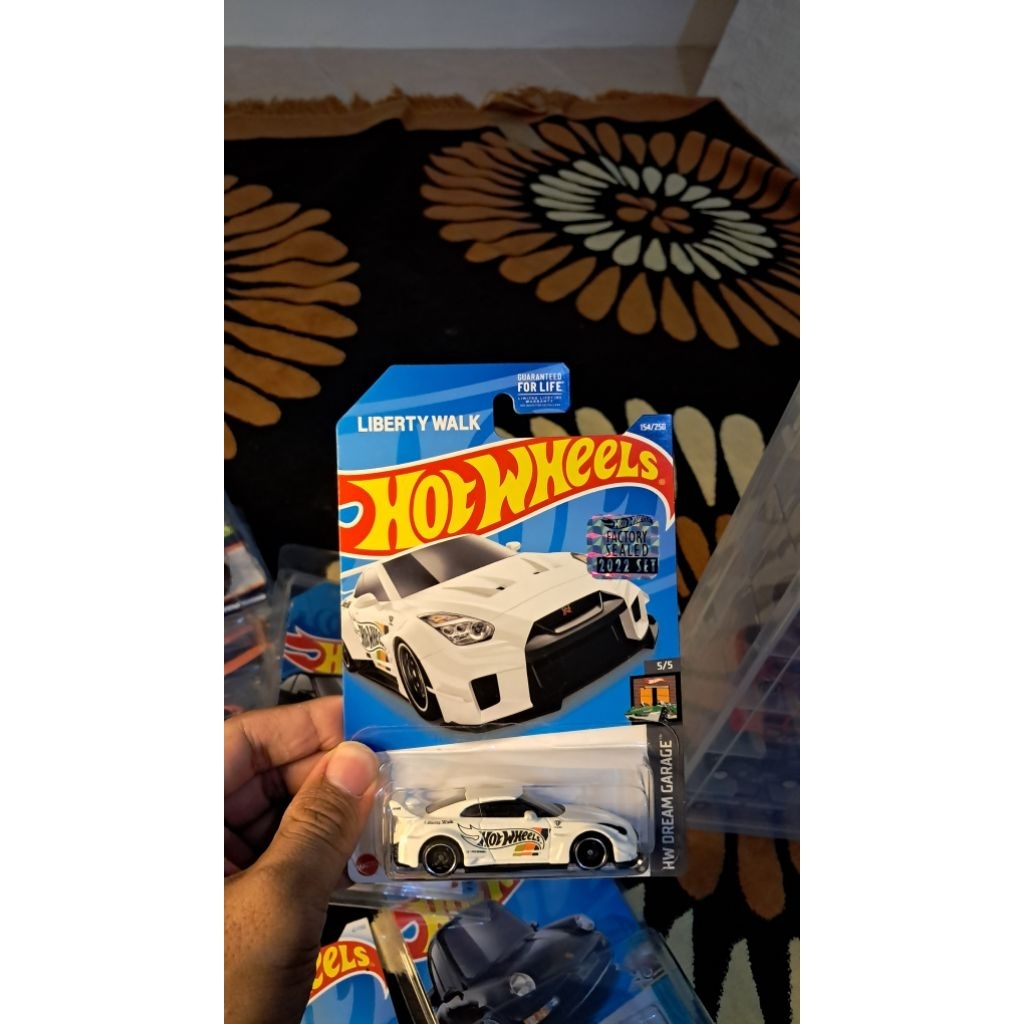 Hot Wheels Lbwk Silhouette R35 Putih FS