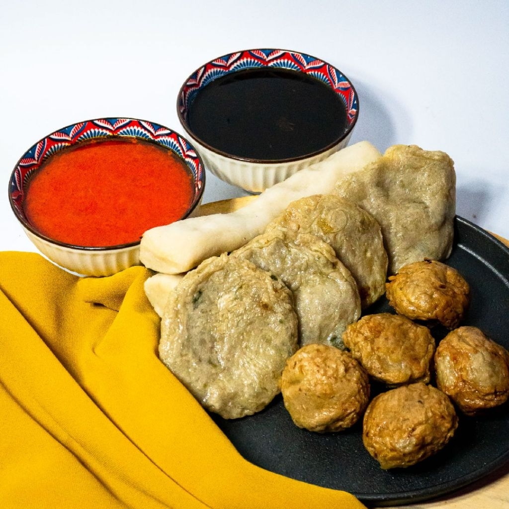 PAKET PEMPEK JUMBO MAHA PEMPEK  100% Ikan Tenggiri Asli(LENJER Jumbo 1 pcs, KULIT 4 pcs ADAAN 5 pcs)