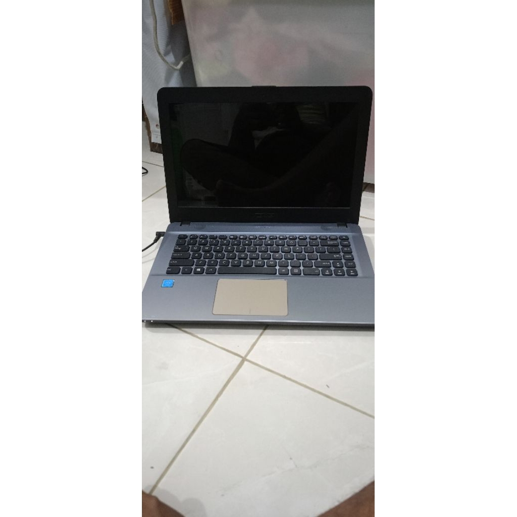 Laptop Asus X441S - Minus