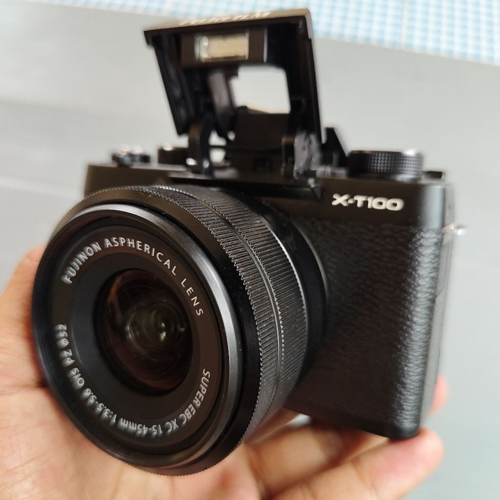 FUJIFILM XT100