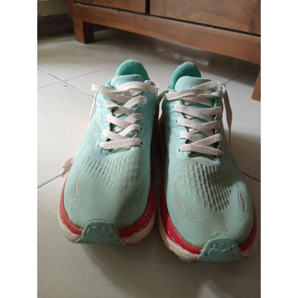 Hoka Clifton 8