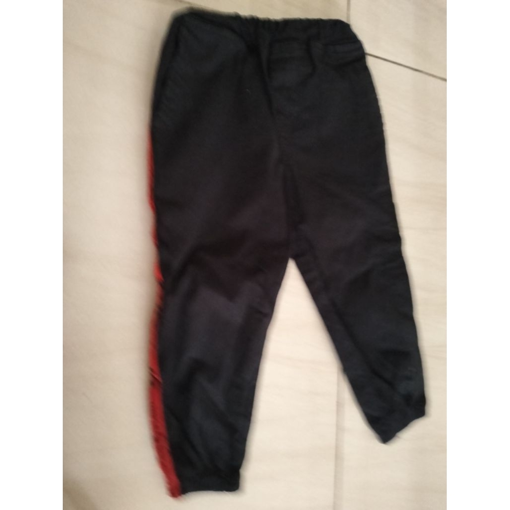 PL joger hitam