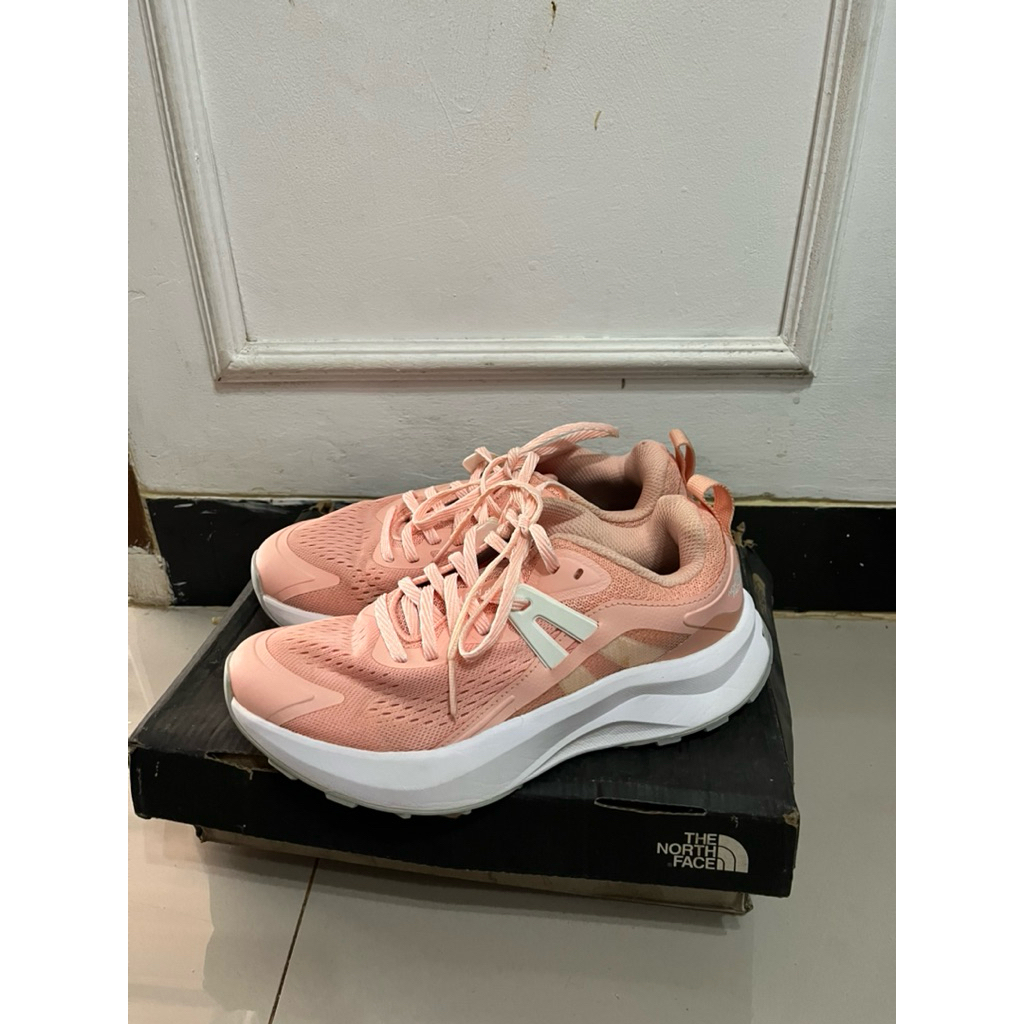 Preloved Sepatu trail The North face