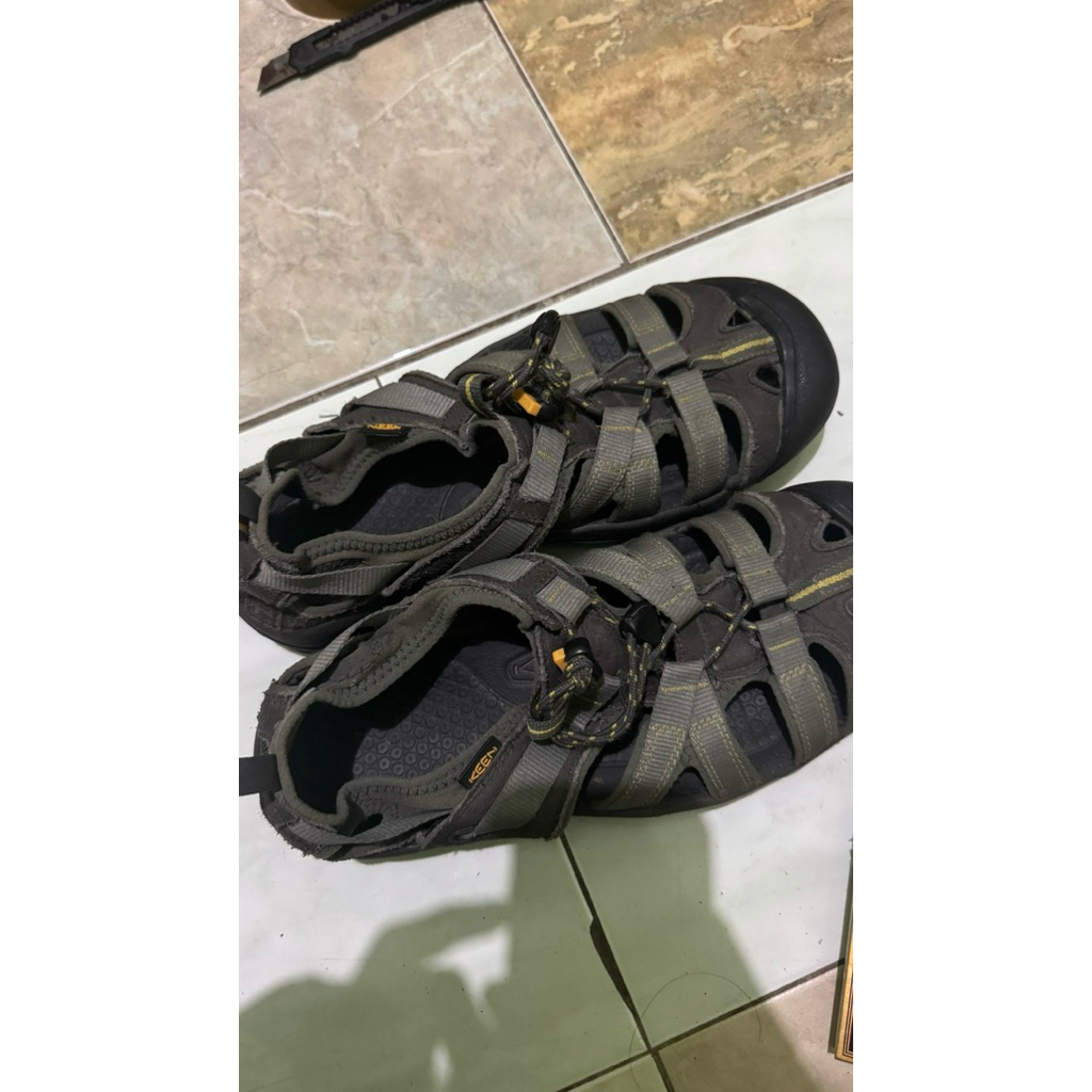 keen sendal sepatu