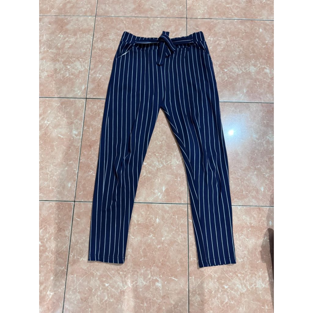 PRELOVED CELANA GARIS GARIS NAVY