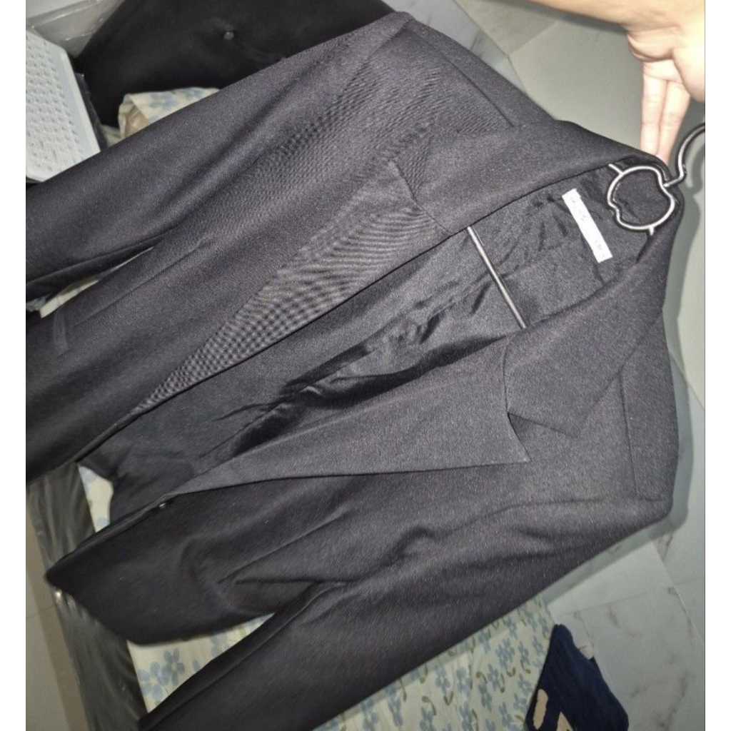 Preloved Blazer hitam / jas hitam Valino ukuran 10