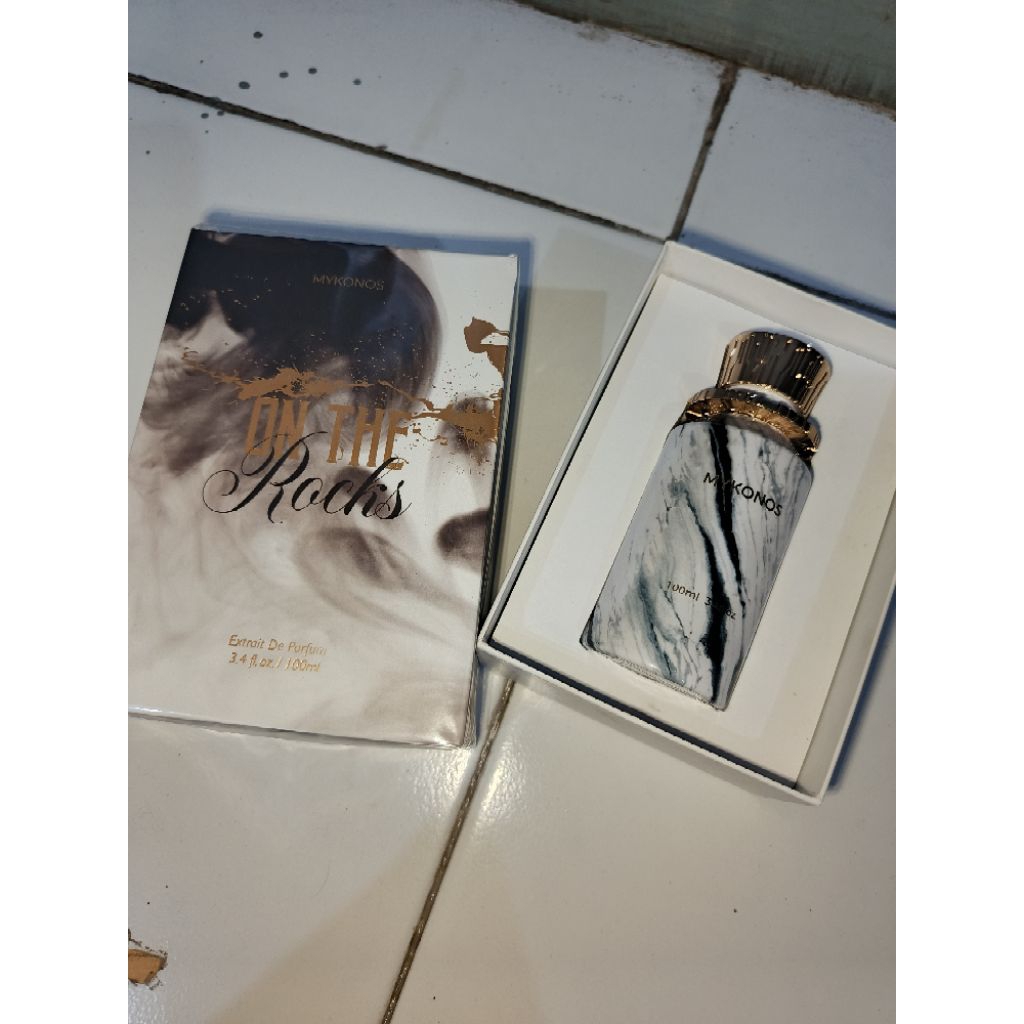 MYKONOS ON THE ROCK PRELOVED